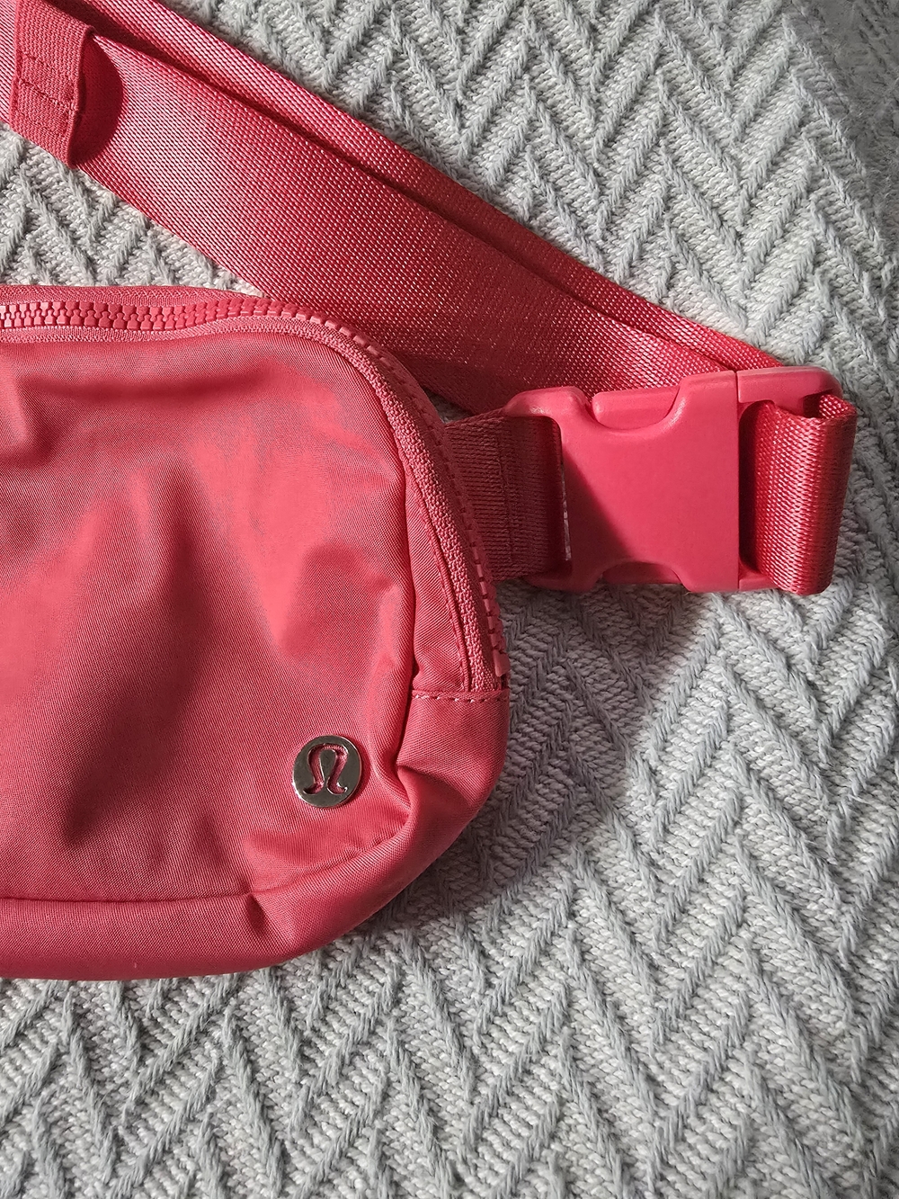 lululemon athletica NWOT Pink Belt Bag - Compact Hands-Free Crossbody - Picture 3 of 5